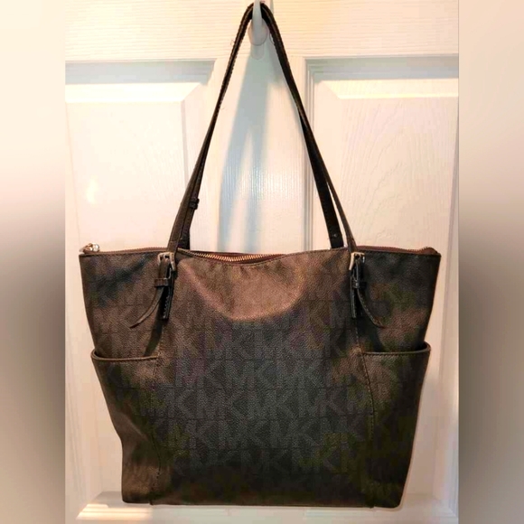 Michael Kors black monogram tote - Picture 2 of 15